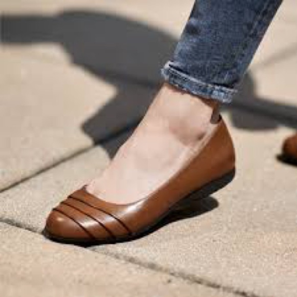 NWT Cliffs White Mountain Tan ballet flat WIDE